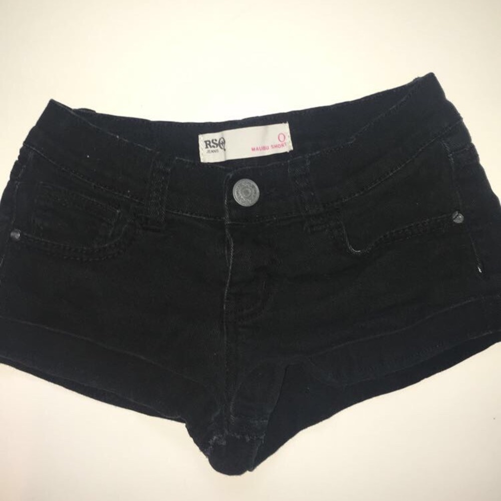 rsq black shorts !